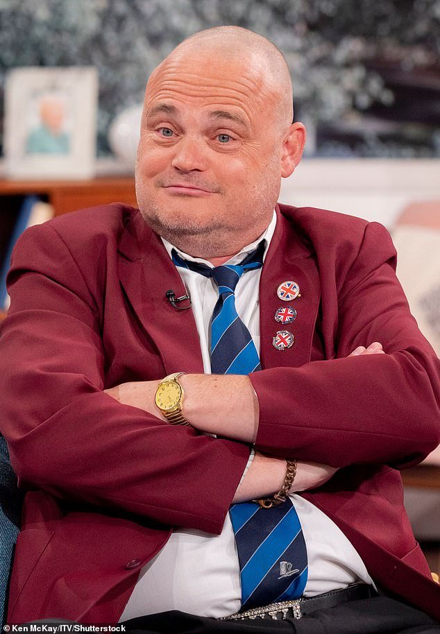 91845557-14059213-Al_Murray_has_revealed_his_famous_Pub_Landlord_costume_has_been_-m-27_1731064819554.jpg
