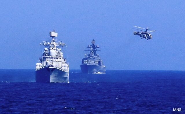 3ipd01vs_chinese-navy-ships-and-helicopter-ians_625x300_30_November_24.jpeg