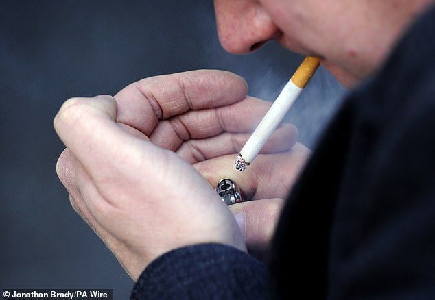 93570683-14234951-Men_lose_17_minutes_of_life_with_every_one_smoked_while_a_woman_-a-28_1735518067709.jpg