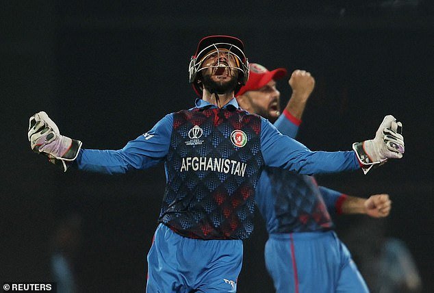 93789705-14269905-Afghanistan_s_men_s_team_which_is_coached_by_former_England_bats-a-11_173649778711.jpeg
