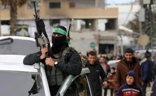 1739454466_rsh0mipg_hamas-fighter_625x300_07_February_25.jpeg