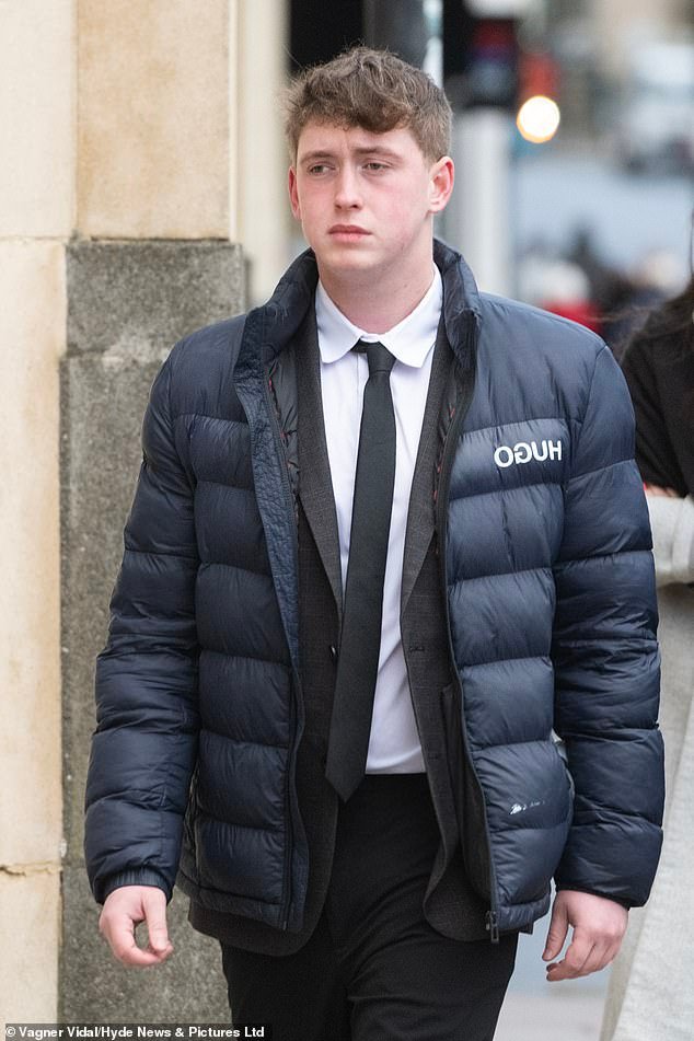 93272771-14389091-Thomas_Johnson_19_arrives_at_Oxford_Crown_Court_this_morning_for-a-79_173936435014.jpeg