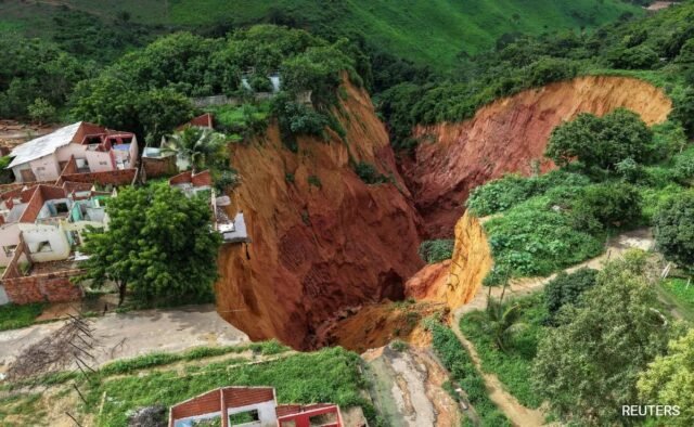 s7dft04o_buriticupu-sinkhole-reuters_625x300_22_February_25.jpeg