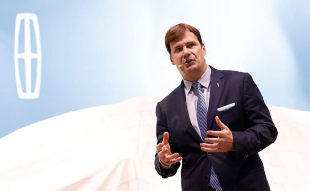 vn3kkjos_new-ford-ceo-jim-farley-will-wrestle-with-coronavirus-and-restructuring_625x300_05_August_2.jpeg