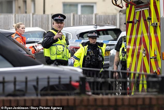 95746557-0-Police_at_the_scene_on_Gateshead_Close_in_Manchester_after_a_fou-a-1_1740941848574.jpg