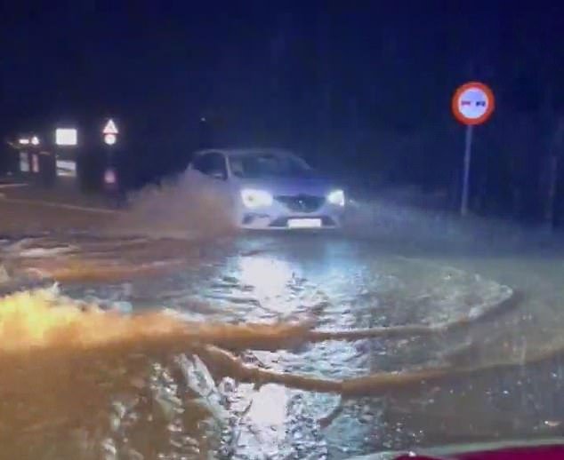 95868139-14463921-Spain_is_being_hammered_by_severe_flooding_with_meteorologists_w-a-6_1741186194929.jpeg