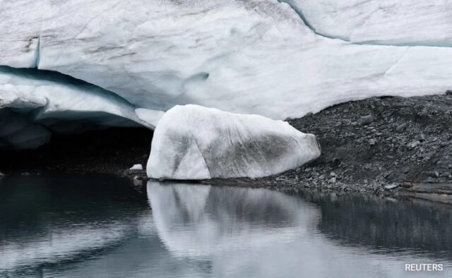 ubo0si6g_glacier-melting-reuters-_625x300_21_March_25.jpeg