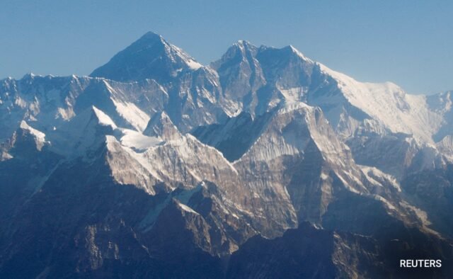402str48_mount-everest-reuters_625x300_28_April_23.jpg