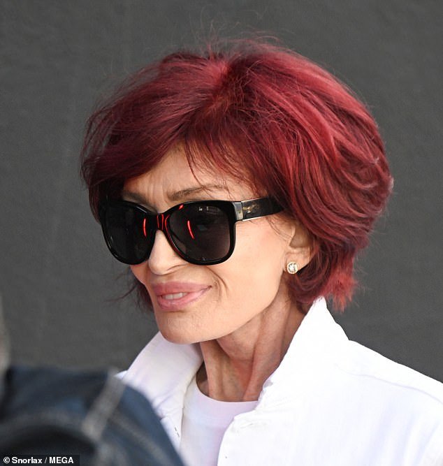 96911765-14570915-Sharon_Osbourne_showed_off_her_smooth_complexion_as_she_stepped_-a-111_17437858838.jpeg
