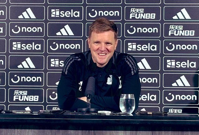 97680029-14646893-Eddie_Howe_was_on_media_duties_on_Friday_morning_after_his_recen-m-20_174557058599.jpeg