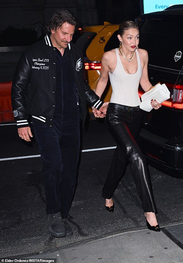 97714461-14649991-Gigi_Hadid_was_pictured_celebrating_her_30th_birthday_with_boyfr-m-116_17456472697.jpeg