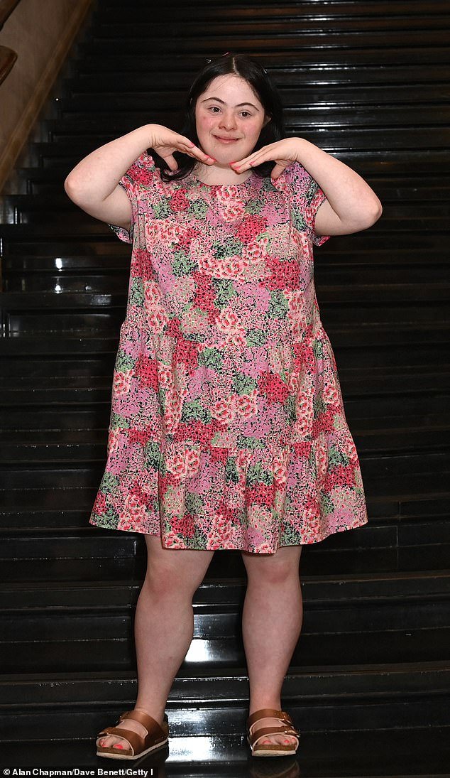 100858229-14963993-Ellie_Goldstein_is_reportedly_set_to_become_the_first_Strictly_C-m-58_17540812507.jpeg