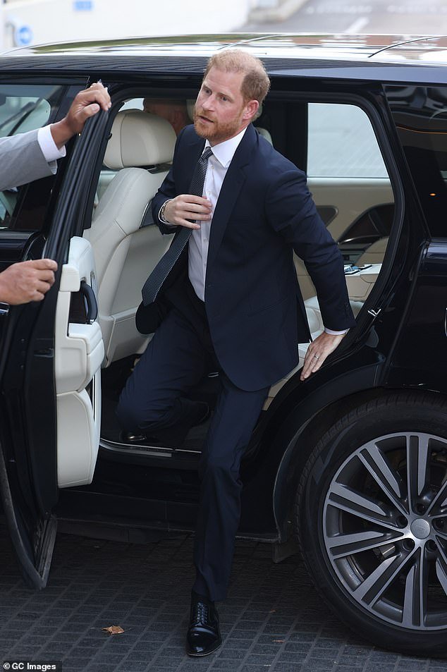 101948089-15077639-Prince_Harry_steps_out_of_a_car_after_being_escorted_to_the_Roya-a-2_175735231143.jpeg