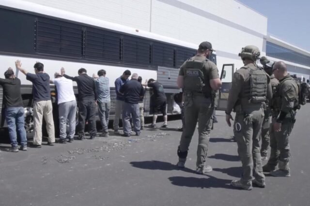 Immigration_Raid_Hyundai_Plant_83898_4b81e0-1.jpg
