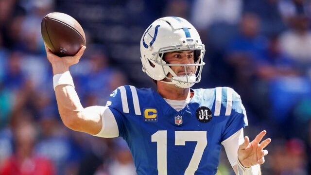 daniel-jones-pass-colts.jpg