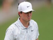 El ganador del PGA Tour hizo un cuádruple bogey después de conducir casi hasta el green.