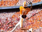 Las mejores apuestas de utilería de fútbol universitario de hoy para la semana 9 (apueste a que Chris Brazel II incendiará la defensa de Kentucky)