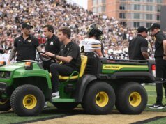 El entrenador de Missouri, Eli Drinkwiese, dio una actualización sobre la lesión de tobillo del QB Beau Priebular
