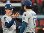 La histórica joya del segundo juego de Yoshinobu Yamamoto iguala la Serie Mundial