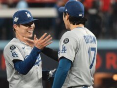 La histórica joya del segundo juego de Yoshinobu Yamamoto iguala la Serie Mundial