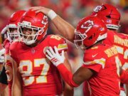 Travis Kelce hace historia con una importante captura de TD contra Commanders
