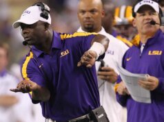 El entrenador interino de LSU, Brian Kelly, tuvo un mensaje contundente después de asumir el cargo