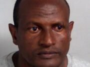 Inmigrante víctima de agresión sexual deportada por error de prisión a Etiopía