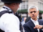 La Policía Metropolitana lanza una nueva investigación masiva sobre pandillas de acicalamiento con 9.000 casos investigados nuevamente después de las críticas a Sadiq Khan y la mayor potencia del Reino Unido.