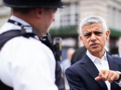 La Policía Metropolitana lanza una nueva investigación masiva sobre pandillas de acicalamiento con 9.000 casos investigados nuevamente después de las críticas a Sadiq Khan y la mayor potencia del Reino Unido.