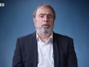 Peter Hitchens: ¿Por qué el gobierno obliga a Gran Bretaña a despertarse una hora antes?