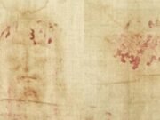 Las últimas horas de Jesús reveladas: nuevas y sensacionales manchas de sangre en la Sábana Santa de Turín revelan la horrible verdad de su tortura