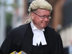 Los laboristas no pueden prohibir fumar y vapear en Irlanda del Norte porque su prohibición del tabaco infringe el acuerdo Brexit de la UE, advierte el exjefe de justicia