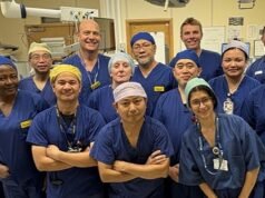 Los cirujanos hospitalarios utilizan un tratamiento robótico de alta tecnología para realizar doce operaciones de próstata en un día a medida que crece la lista de espera del NHS