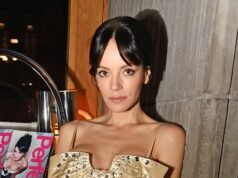 Lily Allen sorprende con un minivestido de satén mientras aparentemente nombra a la chica a quien engañó su exmarido David Harbour en una nueva canción