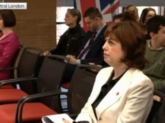 Golpe para Starmer cuando la ministra destituida del gabinete, Lucy Powell, gana la carrera por vicelíder laborista; advierte que está fracasando y debe moverse hacia la izquierda