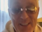 Martin Kemp comparte información actualizada sobre su salud después de ser trasladado al hospital en un horrible accidente con motosierra