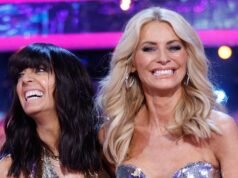 Las bailarinas estrictamente profesionales Tess Daly y Claudia Winkleman están invitadas a competir en el programa como concursantes después de que los presentadores anuncien sus impactantes salidas.