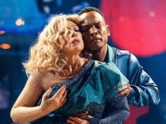 Alex Kingston, de Strictly, es la gran favorita después de su 10 perfecto en la rumba… pero la actriz ha soportado angustia, cáncer y la reciente muerte de sus padres para llegar allí.