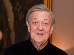 El amigo de Stephen Fry revela que el comediante estuvo “a minutos de morir” después de que “le entrara cocaína en la nariz” mientras recuerda el susto de una fiesta alcohólica