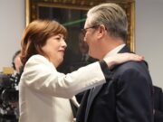 Después de ser elegido diputado del partido, Starmer fue despedido del gabinete como nuevo líder adjunto.