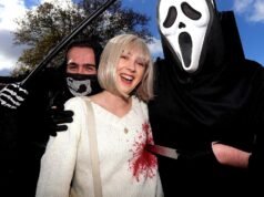 Los espeluznantes clientes aprovechan al máximo una hora mágica adicional cuando los relojes cambian para comenzar las celebraciones de la semana de Halloween.