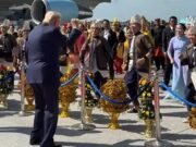 Trump realizó el icónico baile del puño con artistas malasios mientras se embarcaba en una gira por Asia.