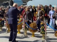 Trump realizó el icónico baile del puño con artistas malasios mientras se embarcaba en una gira por Asia.