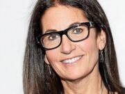 Así es como nos vemos a los 50 años, y tú también puedes hacerlo: 20 de los nombres de belleza más importantes comparten sus sorprendentes pero sencillos trucos para rejuvenecer la piel, ocultar las arrugas y adelgazar el cabello todos los días.