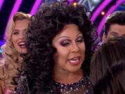 La Voix de Strictly Come Dancing sorprendió a Claudia Winkleman con un llamamiento público para transmitir su trabajo en vivo, y los fanáticos respaldan la elección.