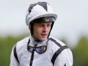 Jockey hospitalizado con lesión en el cuello tras grave accidente de moto