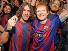 Ed Sheeran festeja en Nueva York mientras la estrella del pop mira el caótico Clásico con la leyenda del Barcelona después de patrocinar a los gigantes de La Liga
