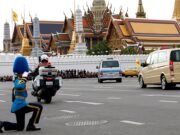 Ha comenzado un funeral de un año de duración para la reina Sirikit de Tailandia después de su muerte a la edad de 93 años.