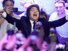 La asediada presidenta de Argentina, Miley, gana aplastantemente las elecciones de mitad de período después de dos años de austeridad y recortes de gastos.