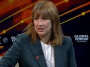 Rachel Reeves revela que se están considerando aumentos de impuestos y recortes de gastos en el presupuesto mientras impulsa un acuerdo comercial del Golfo en su visita a Arabia Saudita